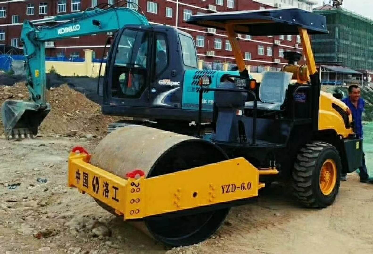 洛陽4噸壓路機.jpg 4噸壓路機